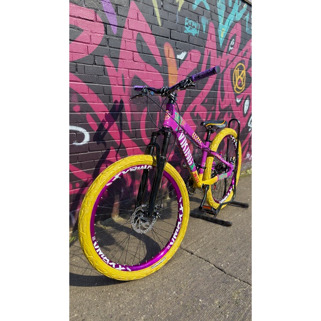 bicicleta vikingx tuff25 21V lilas com amarelo com aro vmaxx  pneu kenda flame punho gios