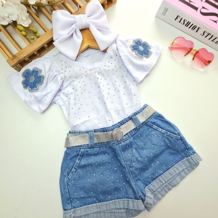 Conjunto Infantil Menina Luxo Blusa Flor Bordada Brilhos + Shorts Jeans Strass + Cinto Blogueirinha