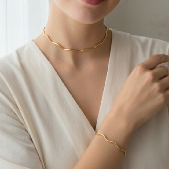 Choker e Pulseira Aro Ondulado – Folheado Dourado ou Prata – Feminino Ajustável e Antialérgico