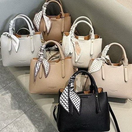 Bolsa Feminina Transversal Média Espaçosa Passeio Trabalho LENÇO OU POMPOM