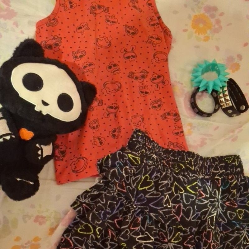 blusa saia pulseira emo scene anos 2000 y2k fofo kawaii regata caveira rosa babado coração spike