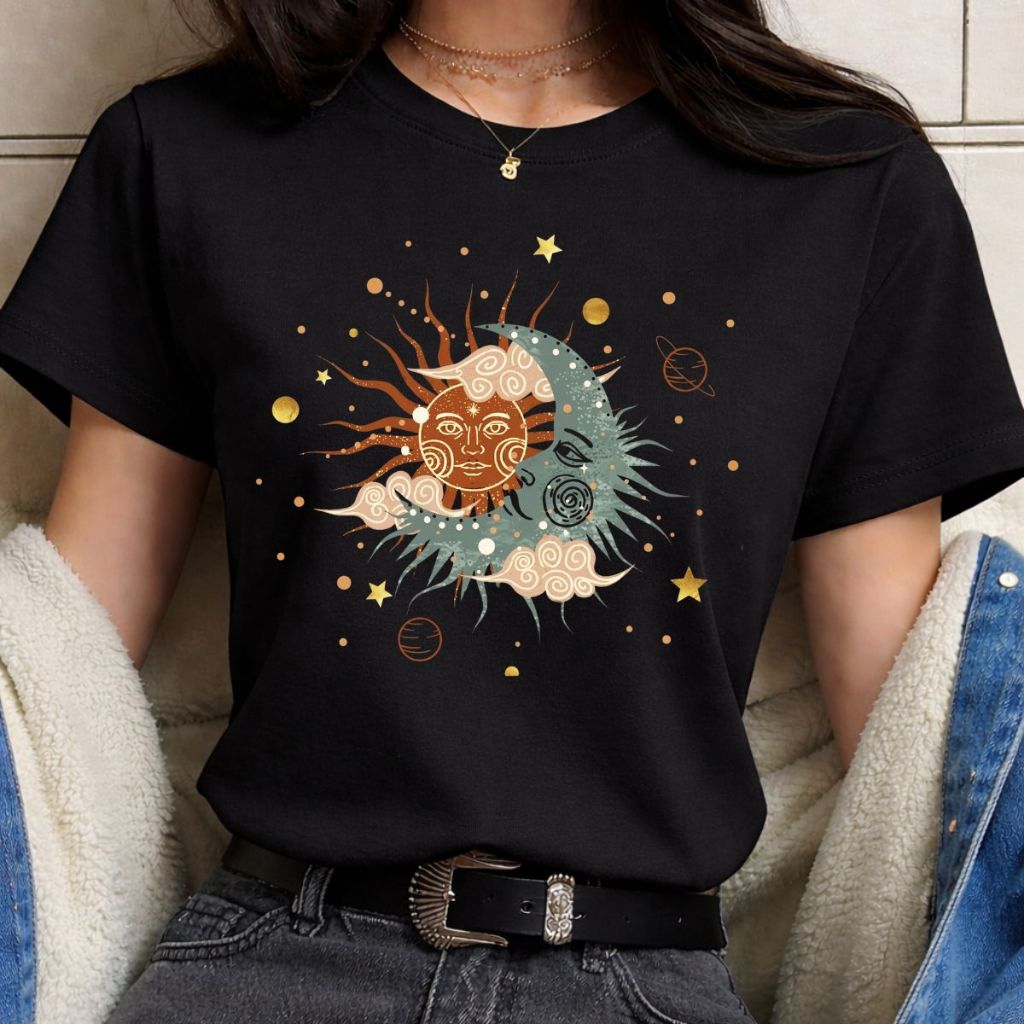 Camiseta Feminina Manga Curta Com Estampa De Sol E Lua