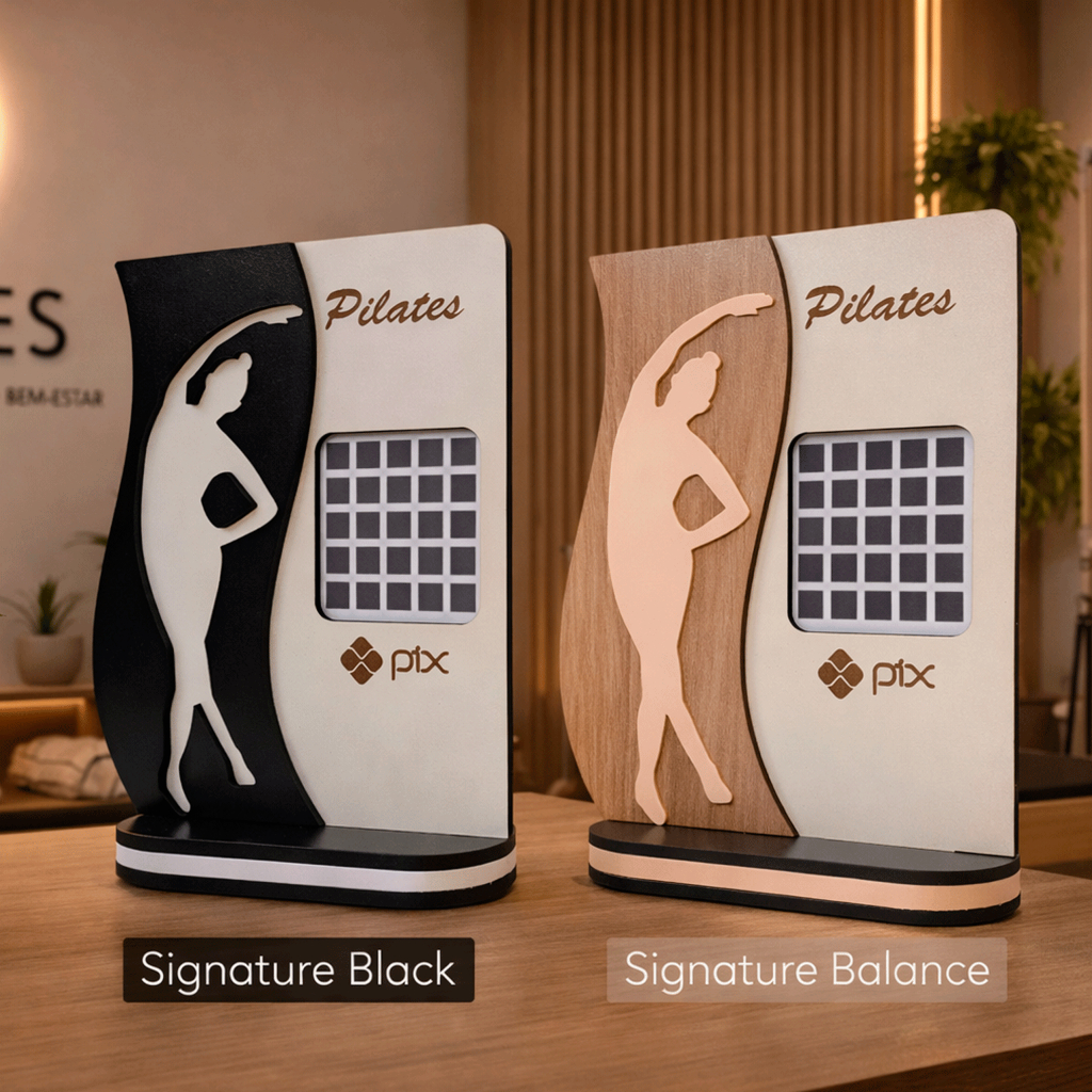 Display Pilates com QR Code | Suporte Placa para Estúdio de Pilates | Display Mesa Recepção