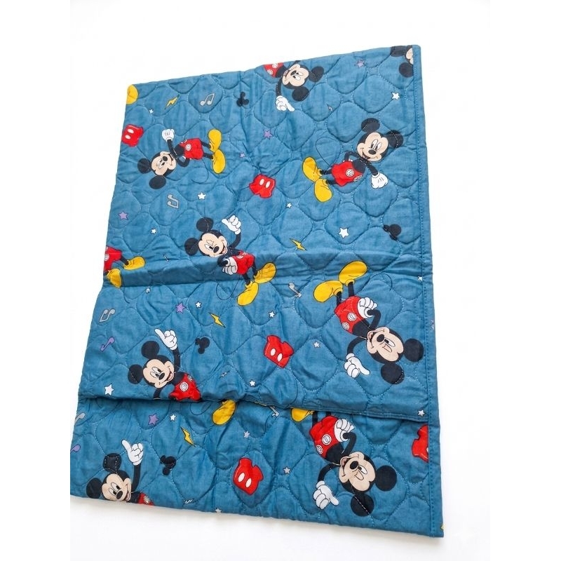 fronha Avulsa Matelassê estampado mickey e Stitch