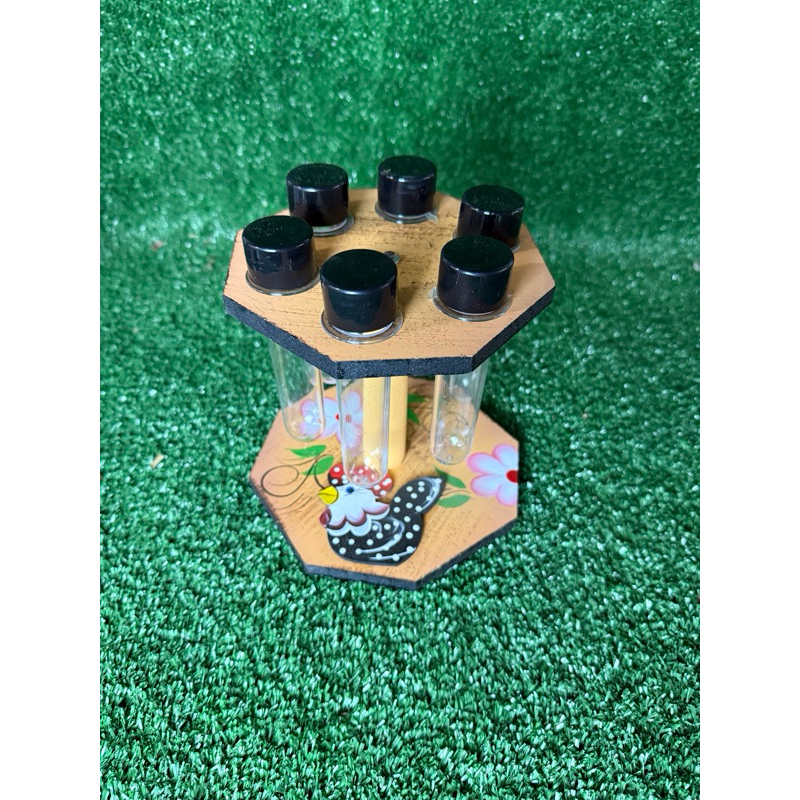 Porta Temperos em Cubo com Base de Madeira Pintada à Mão  Leve mais charme e organização para a sua cozinha