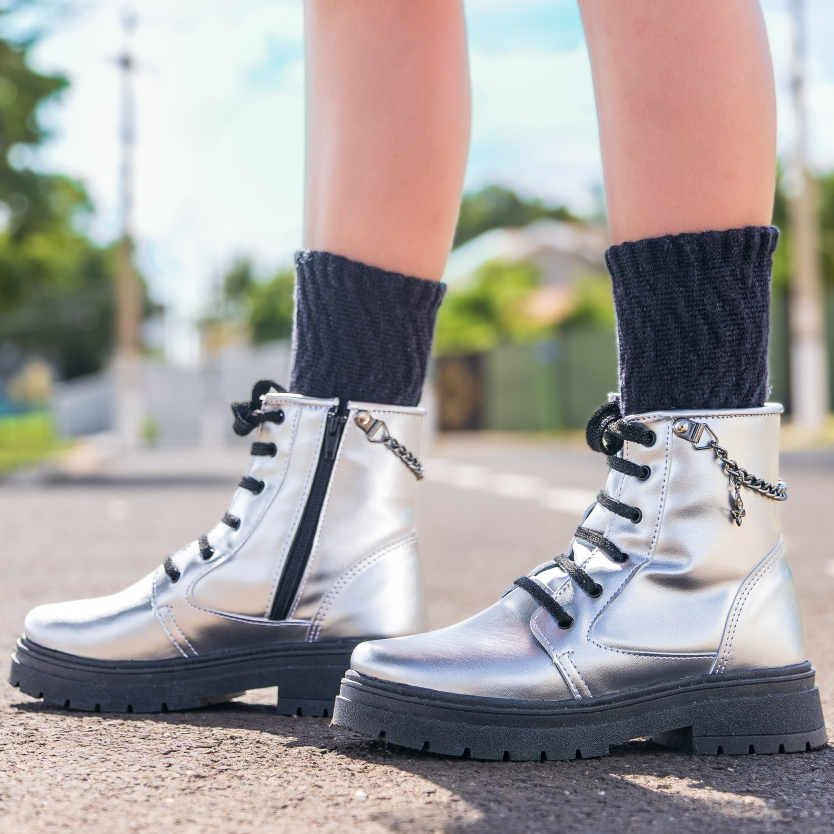Bota Coturno Infantil Meninas Coturno Corrente Pingente Borboleta Prata Metal