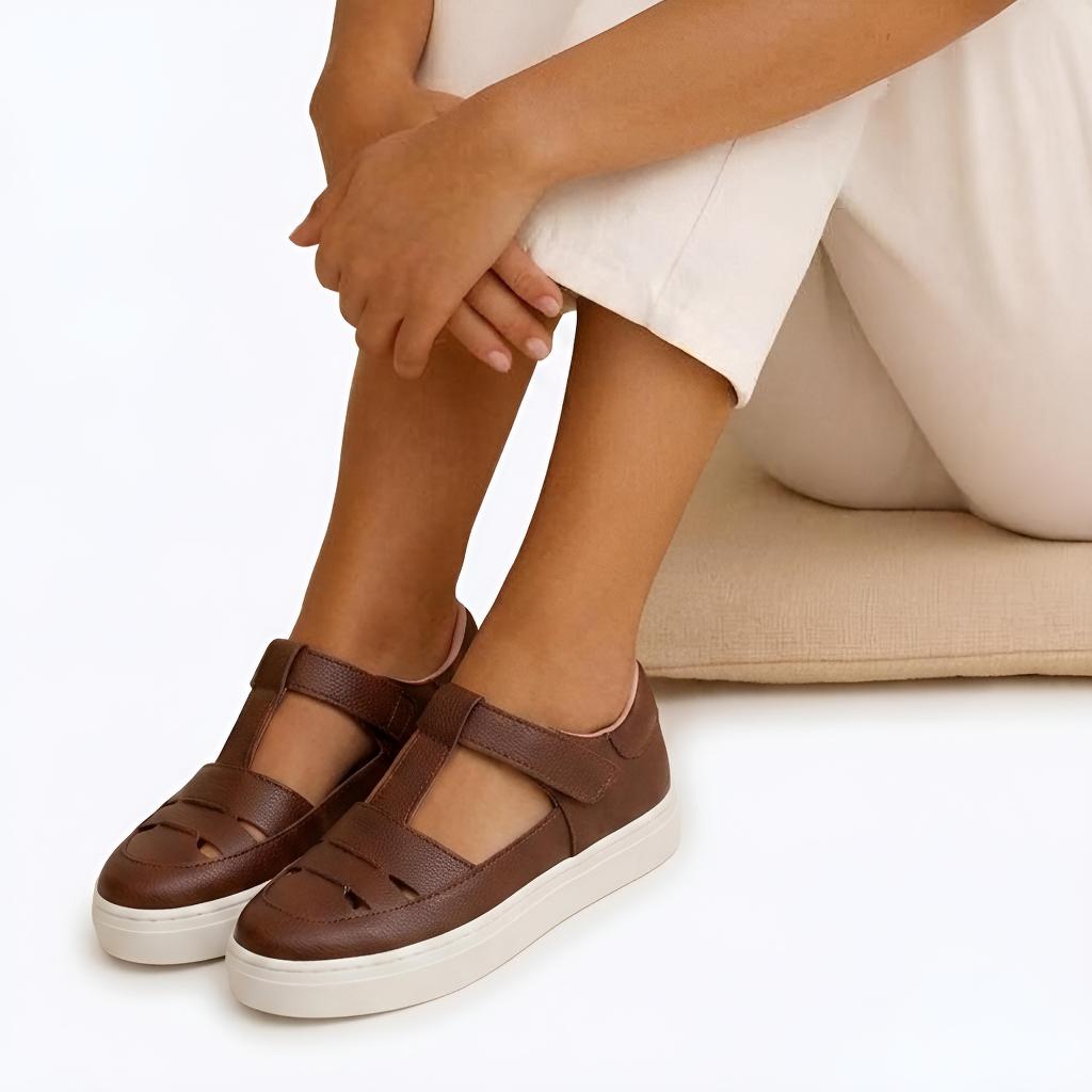 Tênis Slip On Feminino Casual Calce Fácil Estilo Mary Jane Ajuste Em Velcro Via Bella Marrom Café