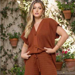 Conjunto Feminino Tricô Shorts e Colete Alongado Botões Elegante Moda Verão Casual Chic