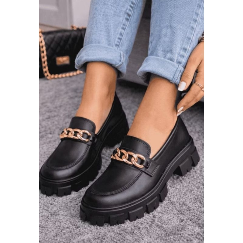 Mocassim Feminino Tratorado Com Corrente Preto Confortável Elegante Casual Moderno  Estiloso Premium