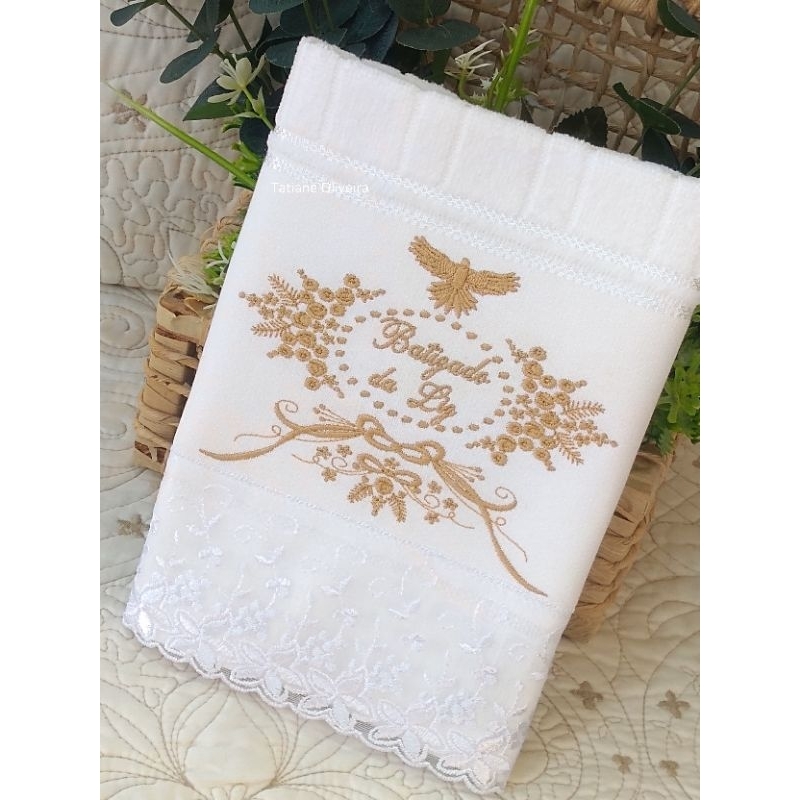 Toalha de batizado bordada Espírito Santo - Toalha de batizado personalizada