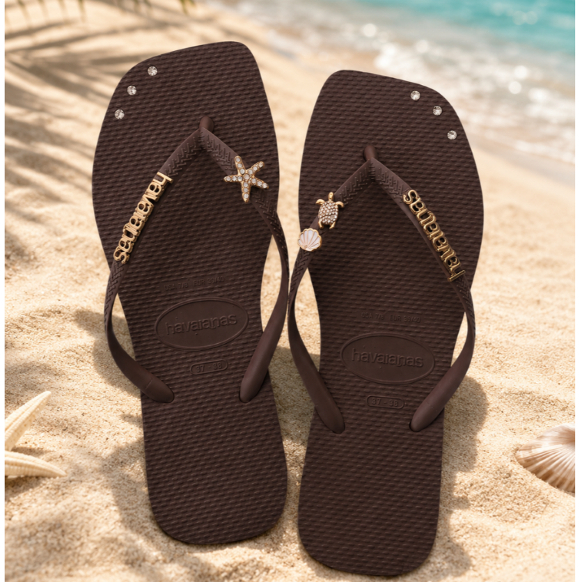 Havaianas Original Square Slim Marrom Café Personalizada  com Pingentes Premium Estrela do Mar Tartaruga e Conchinha
