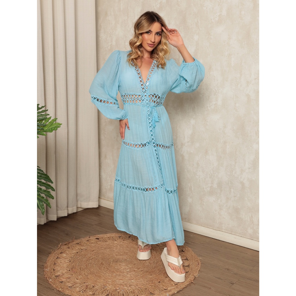 Vestido longo de praia, saída de praia Longo Boho, Detalhes em renda, Design vazado, Mangas bufantes. — imagem 2 de 2
