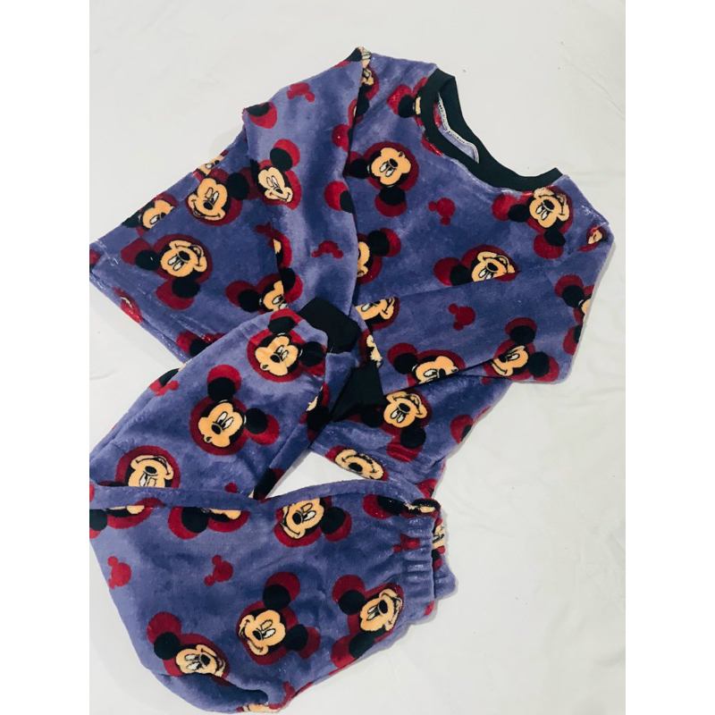 ✨ Pijama Mickey Fleece quentinho, macio e confortável. Ideal para o frio.