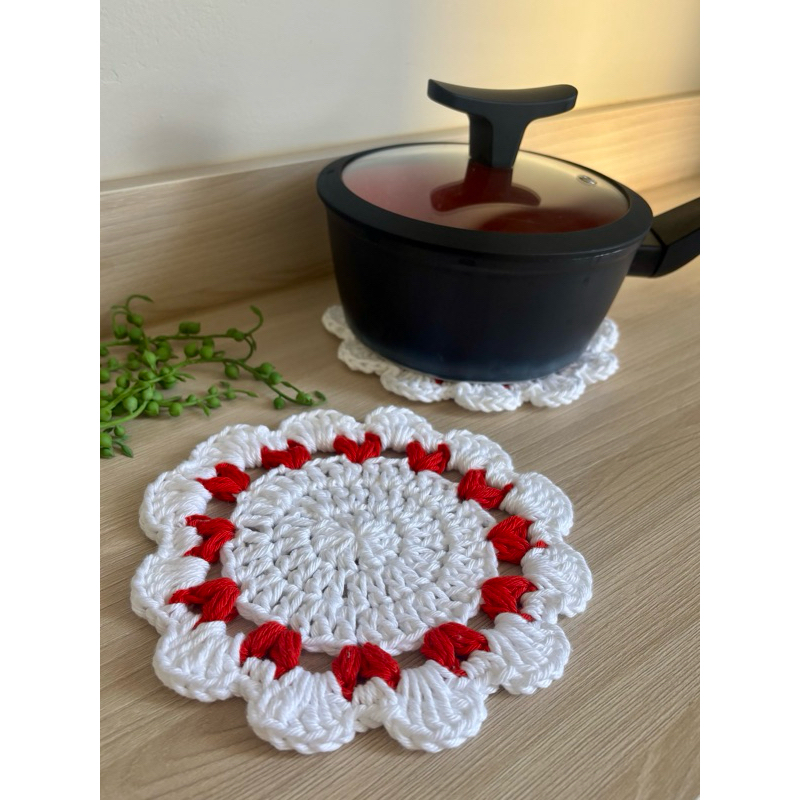 Descanso de Panela Crochê conj 2 unid Corações Branco Vermelho 100% Algodão Gabi Crochê