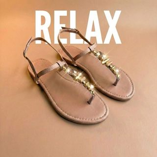 Rasteirinha Feminina Jasmine Com Pedras Chic Ideal Para Passeio Verão Noite Calçado Confortável Sandália  (103 caractere