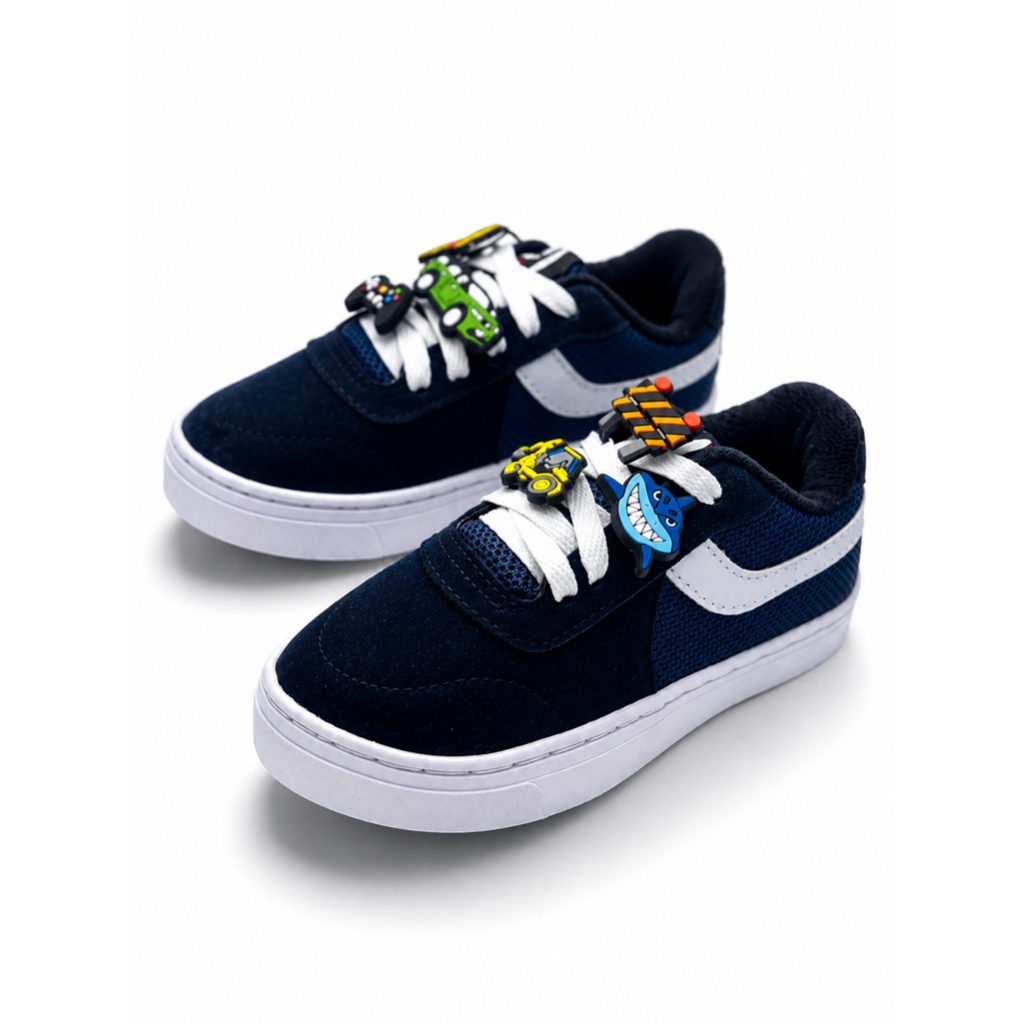 Tênis Masculino Infantil Azul Marinho com Pins Sortidos Menino Estiloso Confortável