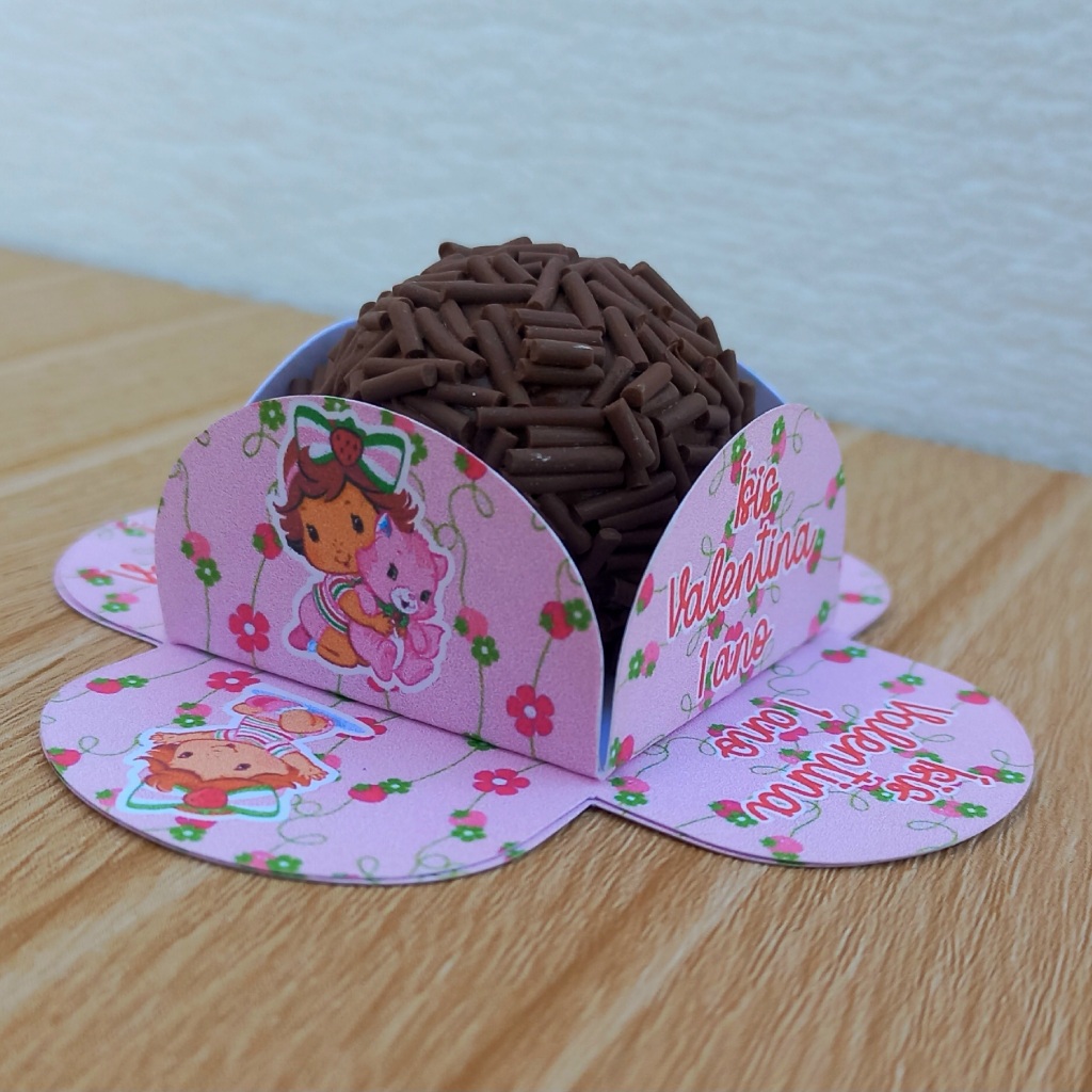 Forminha de Doce Brigadeiro Personalizada Moranguinho - 4 pétalas / Festa de aniversário / Lembrancinha