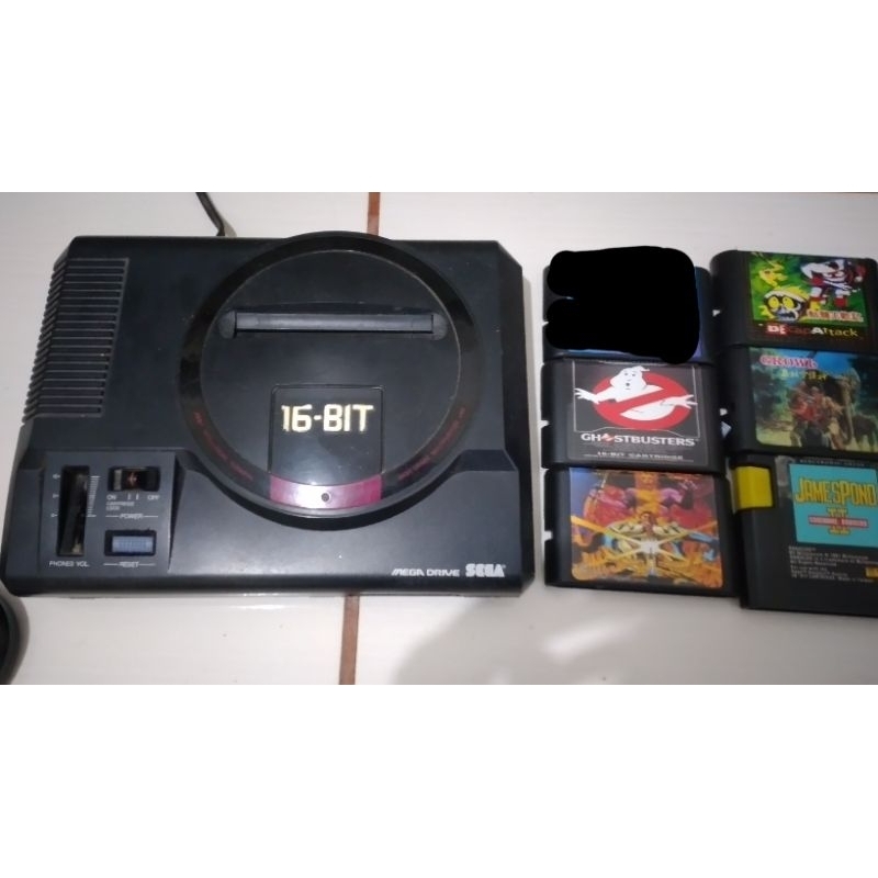 console sega mega drive 1 japones com 5 cartuchos e 2 controles com detalhes ler todo anuncio
