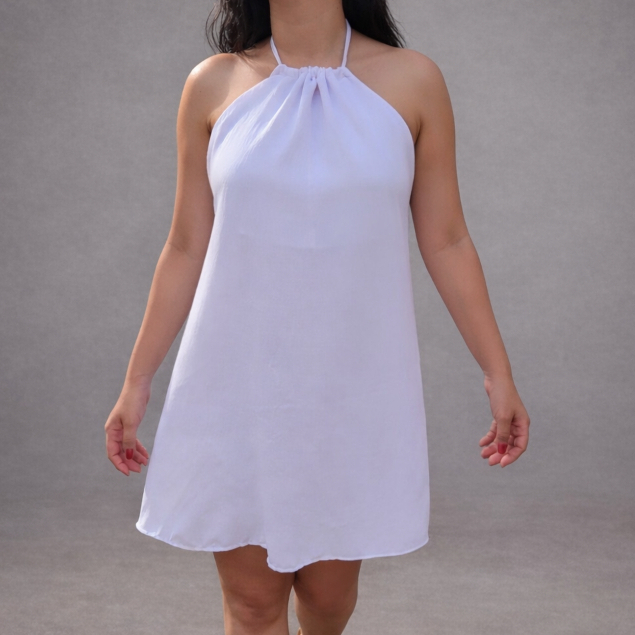 Vestido feminino curto decote nas costas simples
