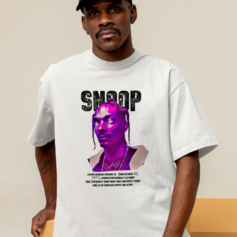 Camiseta Oversized Snoop Estampada Unissex Estilo Streetwear Casual Moda Jovem Confortável e Versátil para Looks Moderno