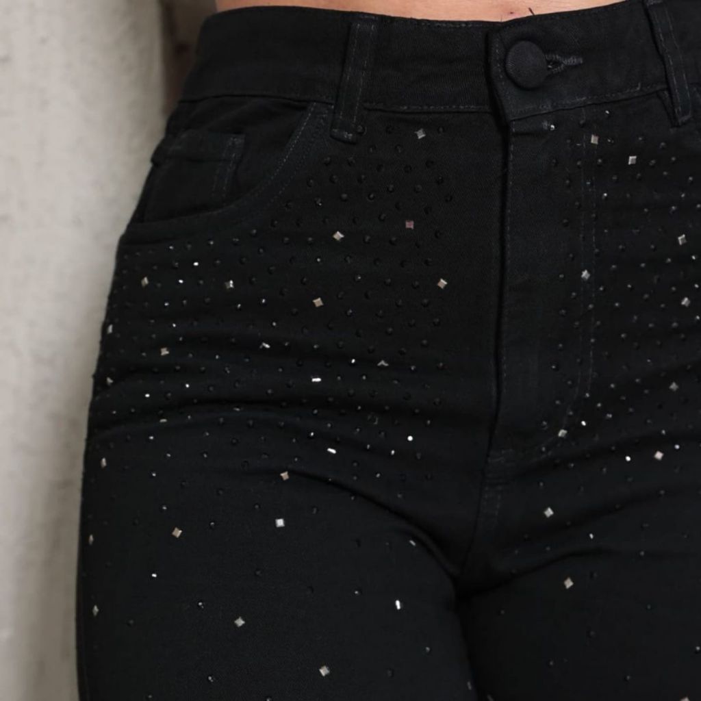 Calça Jeans Preta Wide Leg Feminina com Brilho Gringa Pantalona Cós Alto Empina Bumbum Strass