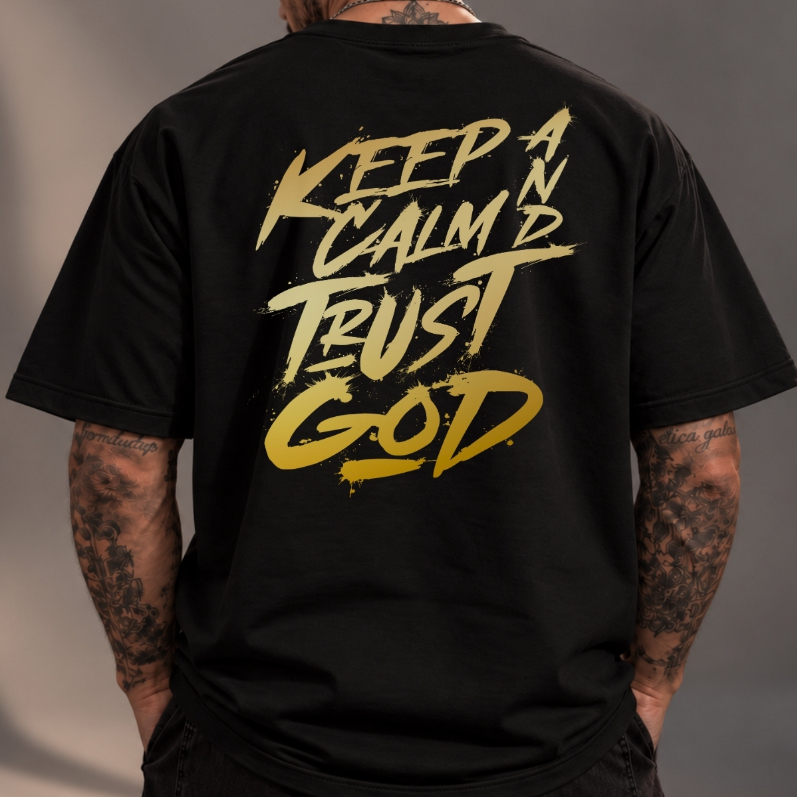 Camisa Masculina Oversized Streetwear Confie em Deus Estampa Dourada nas Costas Algodão Camiseta Gospel Religiosa