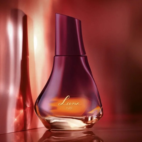 Luna Rubi 100ml: Deixe um rastro de mistério e sedução por onde passar.