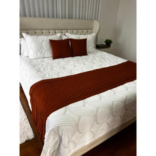 Kit Peseira Decorativa Tricot Trança Cama Queen + 2 Capas em Oferta na Shopee