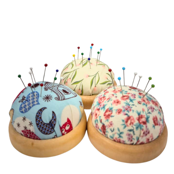 Alfineteiro Almofadada com Base de Madeira em Oferta na Shopee