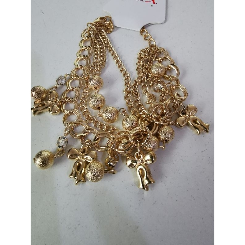 Vários tipos de pulseiras