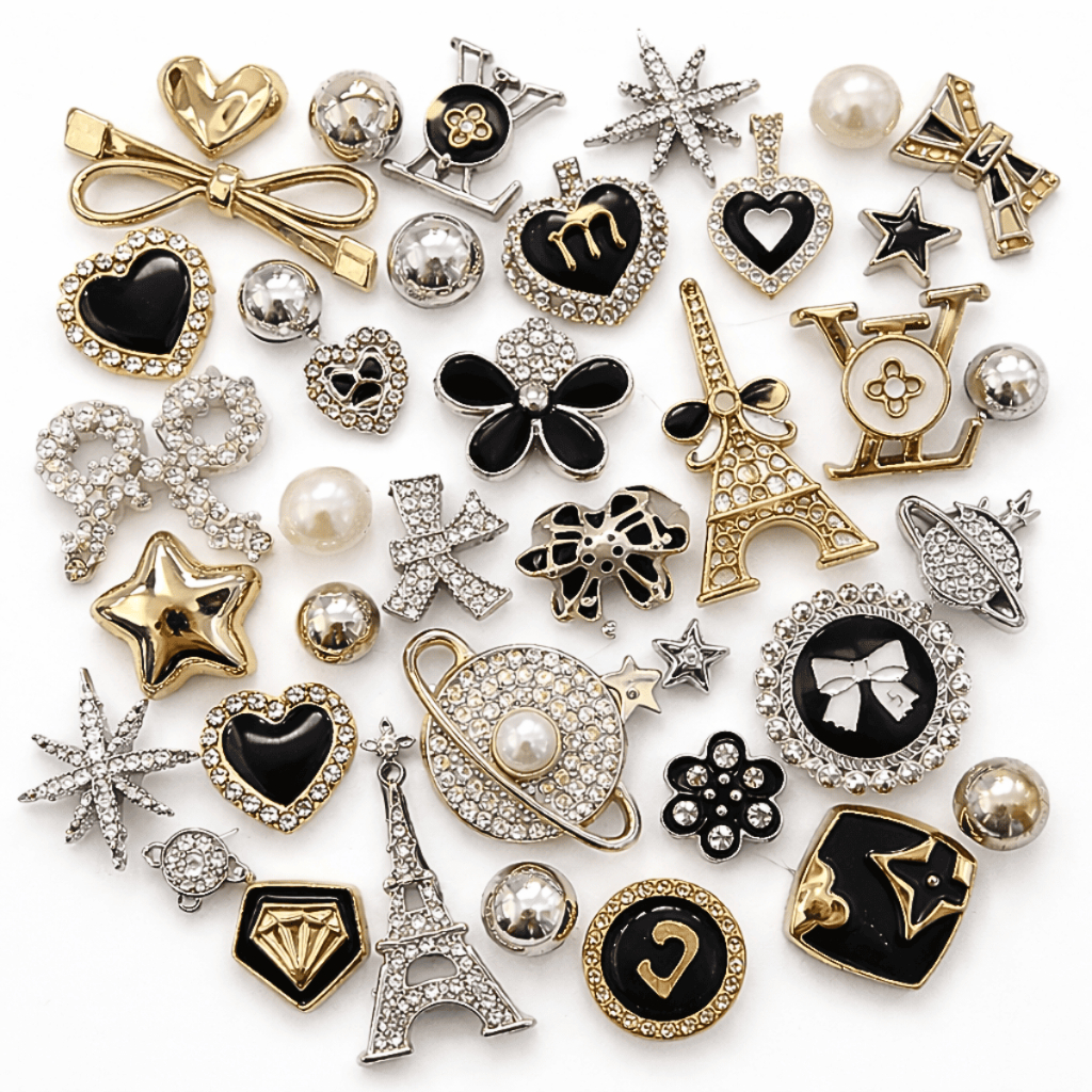 Kit 6/8 Charm Pin Botton Strass Luxo Crock Sandália Feminino Metalizado Babuche Pingente Laço Estrela