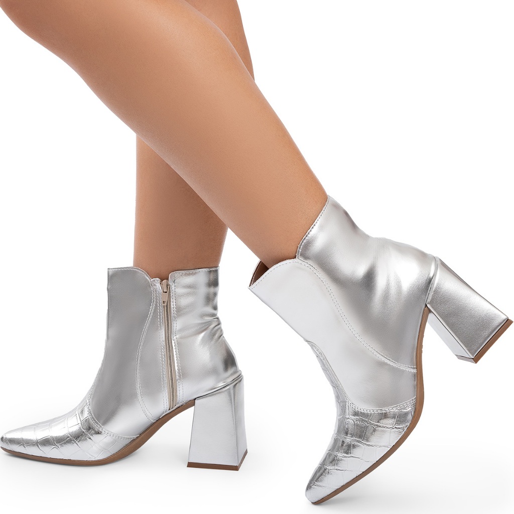 Bota Feminina Lumiss Salto Bloco Cano Curto Bico Fino Confortável Metalizada Croco Brilho Blogueira Prata