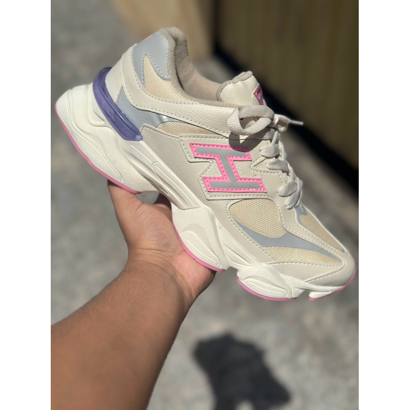 Tênis H Lançamento LKSTORE Ideal para seu dia a dia treino perfeito para seu look