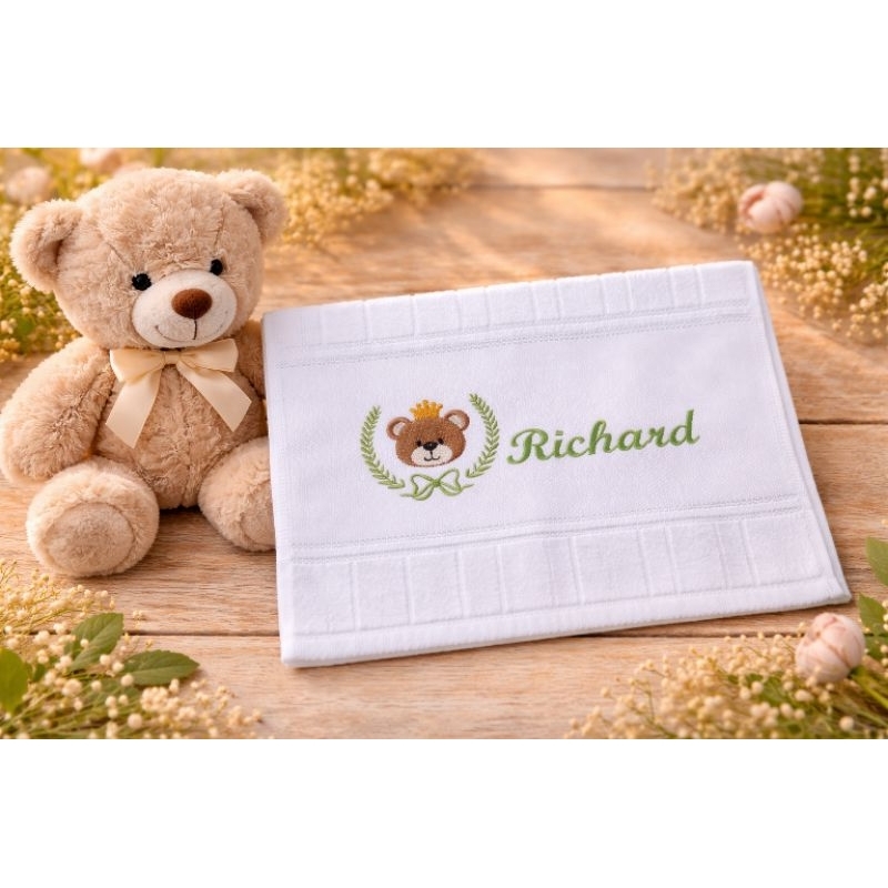 Toalha lavabo bordada personalizada urso verde em Oferta na Shopee