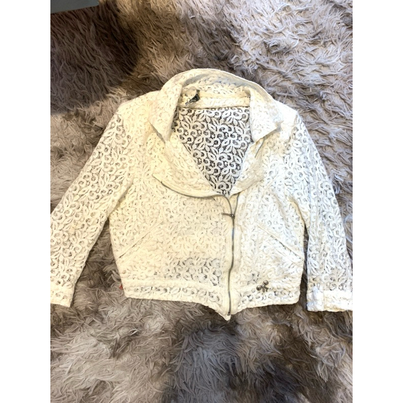 Casaco Bolero Feminino de Renda Y2K Branco Gelo Off White Curto Zíper anos 2000 Brechó