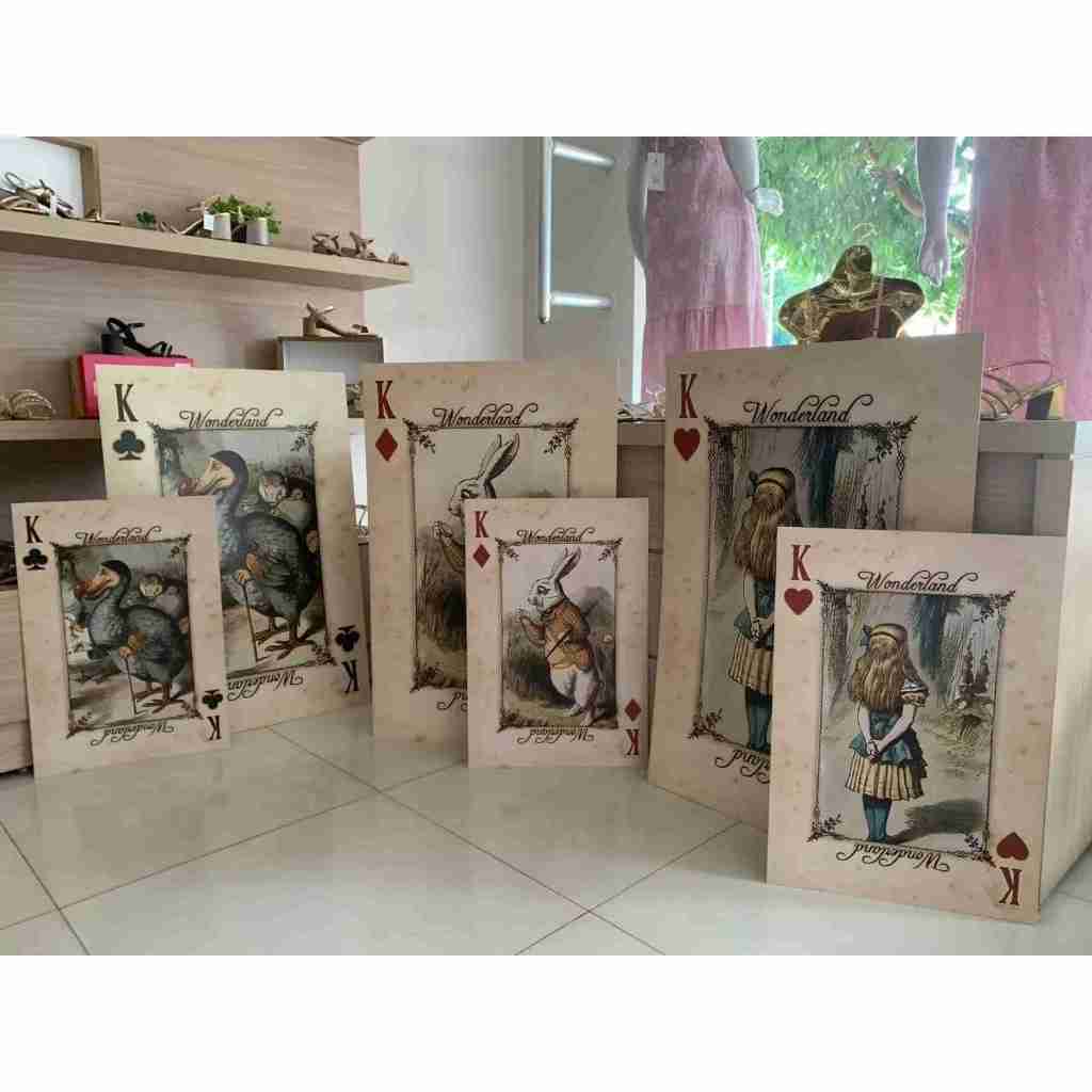 QUADRO DECORATIVO ALICE RETRO 4 CARTAS RETRO ANTIGO - FRENTE E VERSO E PONTA REDONDA E FURO