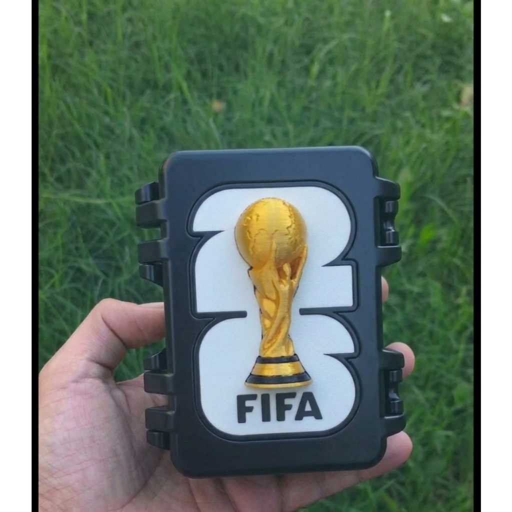 Caixa Porta Figurinhas Maleta da Copa do Mundo 2026 Alto Relevo Taça Suporta 400 figurinhas