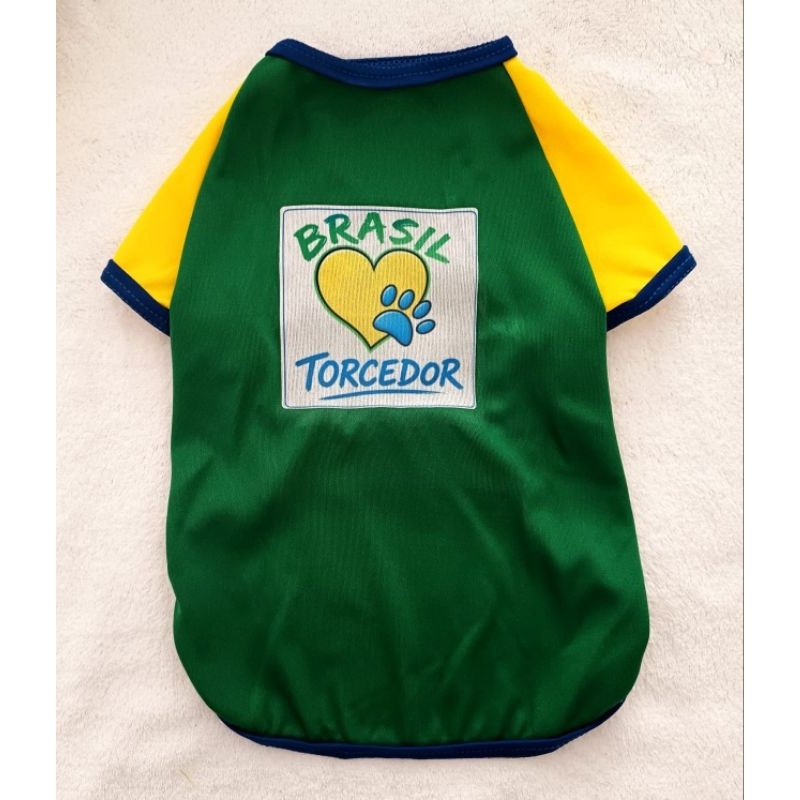 Roupa Pet Brasil Verde com Manga Amarela e Acabamento Azul