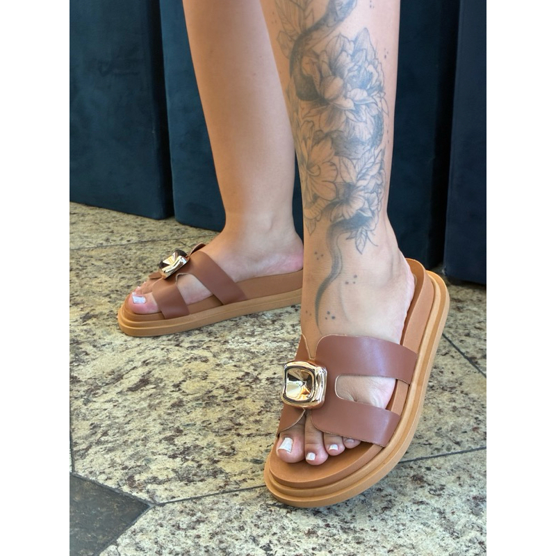 Sandália Feminina Flat Fivela Dourada Moda Carioca Camel