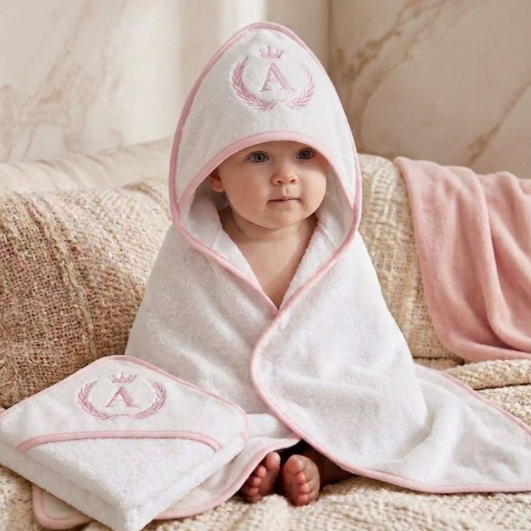 Kit 2 Toalha De Banho Personalizada Inicial Nome Do Bebe Capuz Bordado 100% algodão Alta Absorção