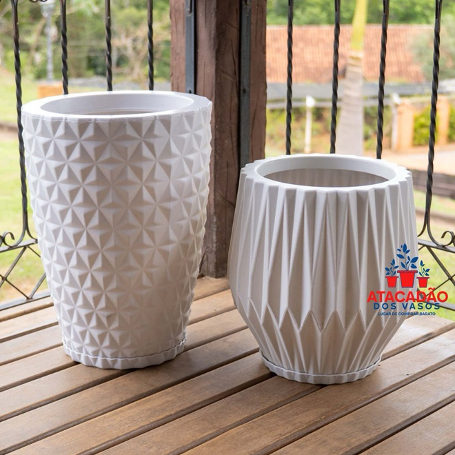 Kit 2 Vasos Decorativos P/ Plantas COM PRATO Polietileno Textura Geométrica P/ Sala, Varanda  Jardim