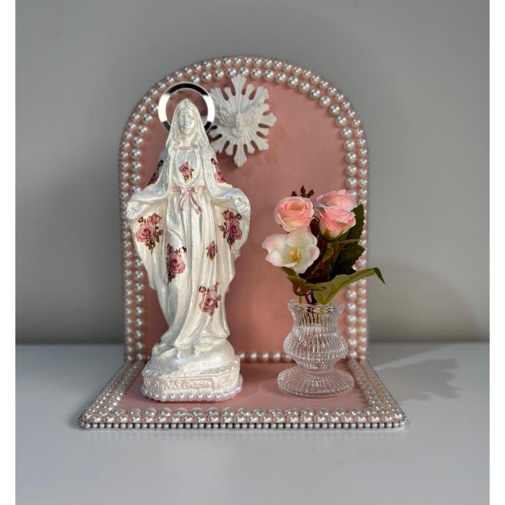 Imagem de Nossa Senhora das Graças mais Oratório Decorado e Castiçal de Vidro