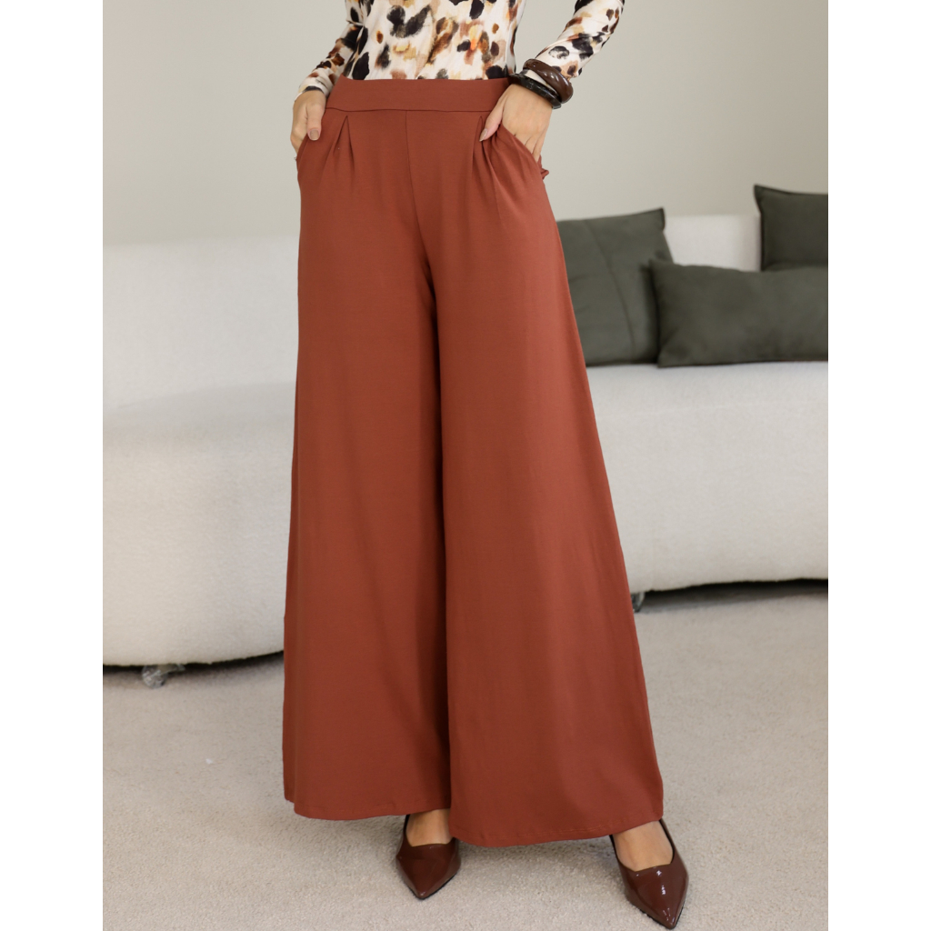 Calça Pantalona Feminina Cintura Media Alta Em Malha Viscolycra Com Bolsos