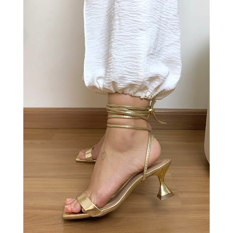 Sandália Feminina  Dourada Social  de Amarrar Salto Folha Dourado 6cm  Confortável Lançamento