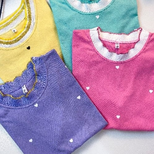 Blusa Tshirt Babylook Camiseta gola detalhe lurex Poa Coração