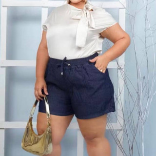 Shorts Jeans Cor Jeans Escuro Plus Size Feminino Cintura Alta com Elástico e Cordão Modelagem Solta Confortável Estiloso