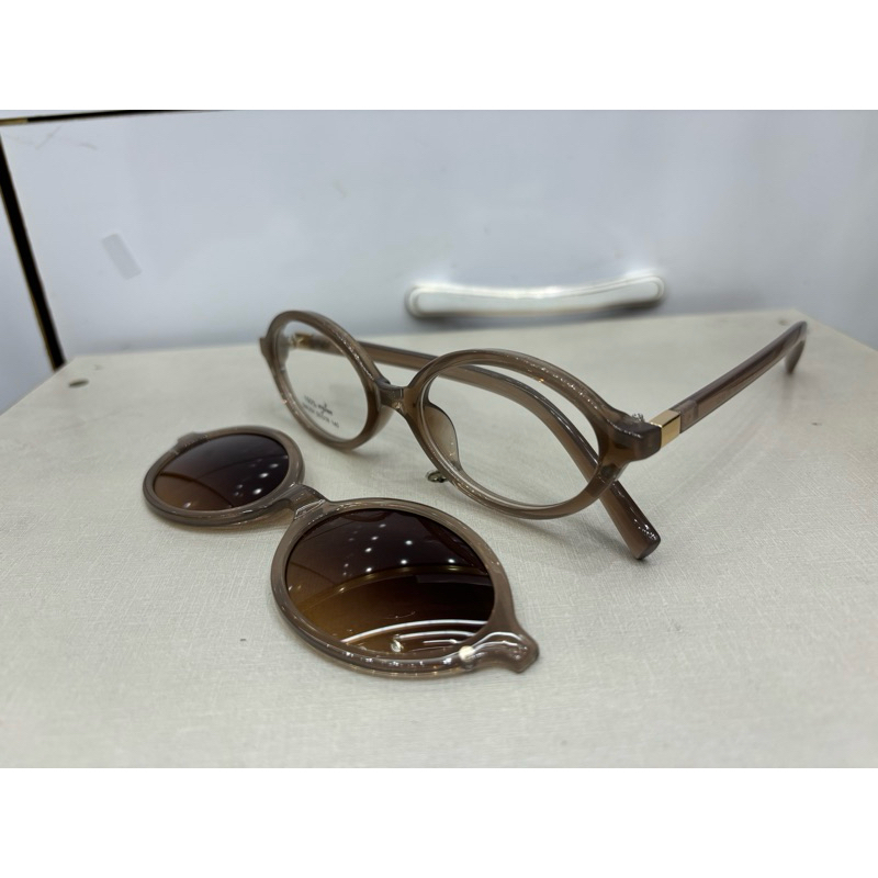 Óculos de armação oval Feminino + Clip-On Solar novo — imagem 2 de 2