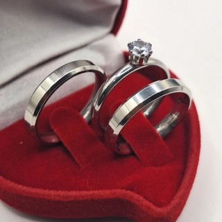 Par de Aliança Prata Chanfrada luxo de Namoro ou Compromisso com Lindo Anel Solitário  Noivado Diamantada Aço Inox Prata