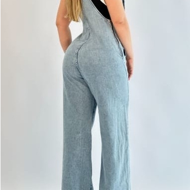 MacacãoJeansLongoWideLegJardineiraFemininoAdultoComAlçasAjustáveisCaimentoPerfeito — imagem 2 de 2