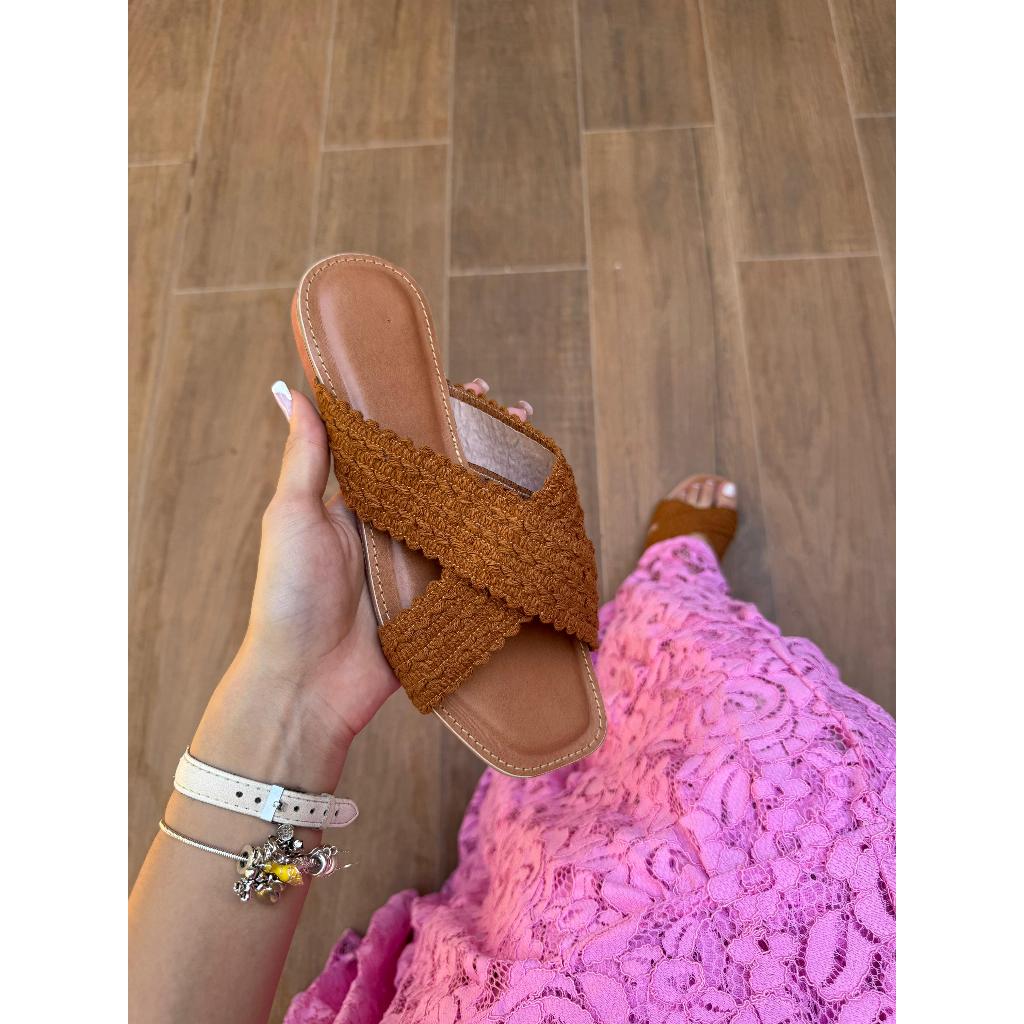 Sandália feminina rasteirinha confortável se encaixa nos pés  tricot caramelo